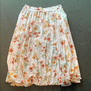 Plus size floral Torrid matching set w/ maxi skirt and ruffle crop top